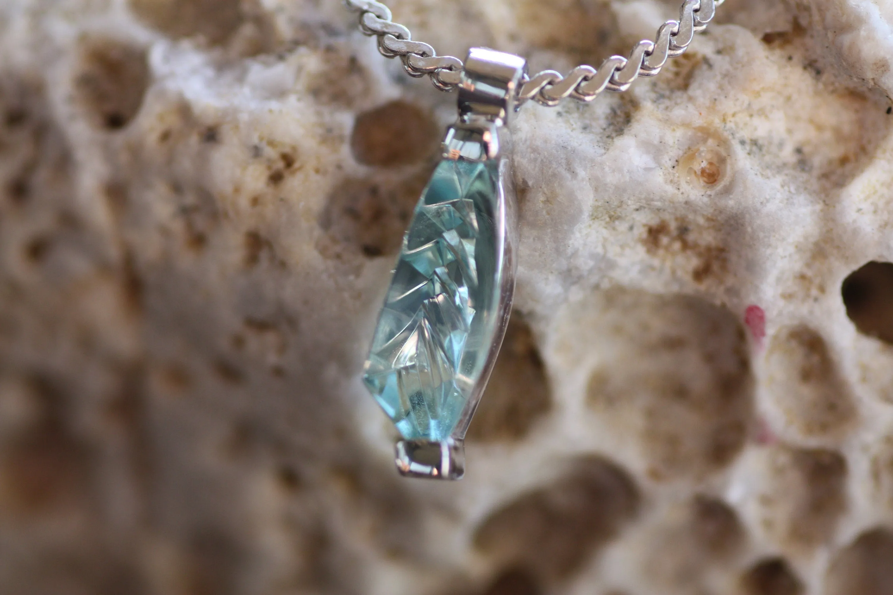 Aquamarine silver pendant