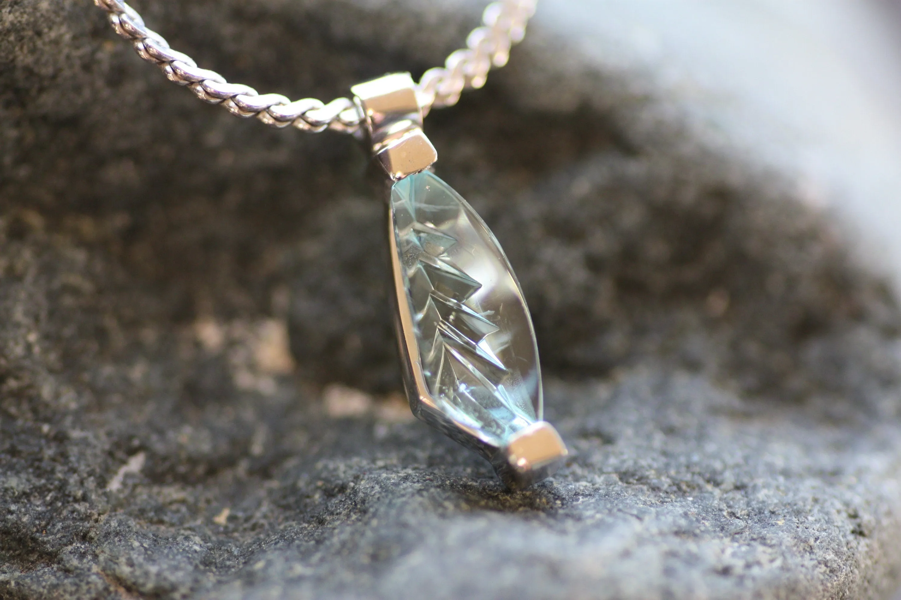 Aquamarine silver pendant