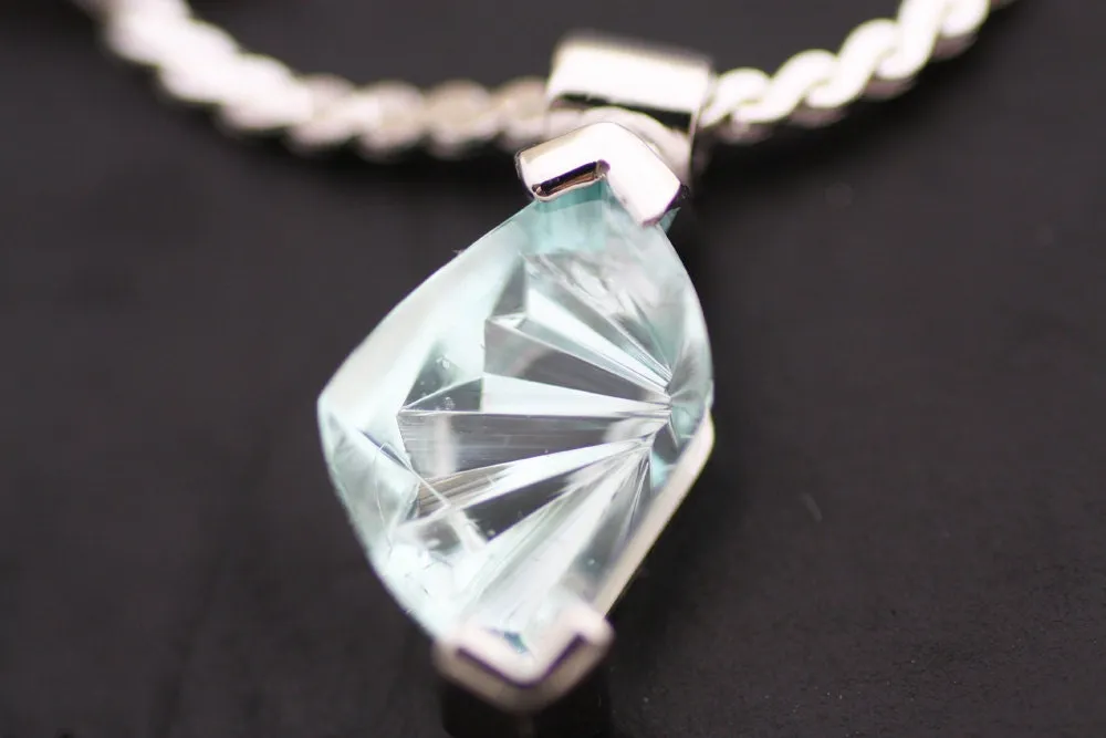 Aquamarine silver pendant