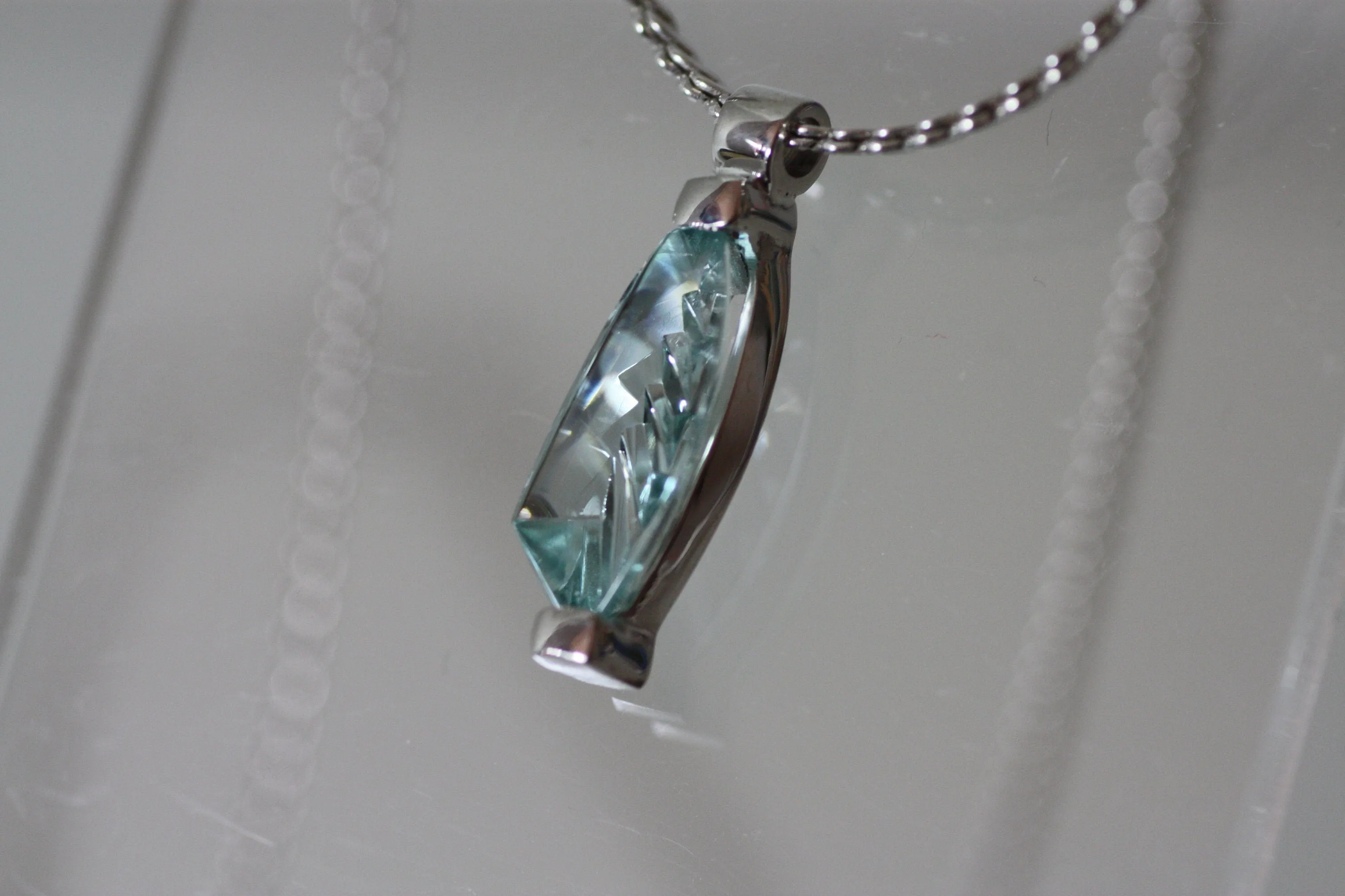 Aquamarine silver pendant