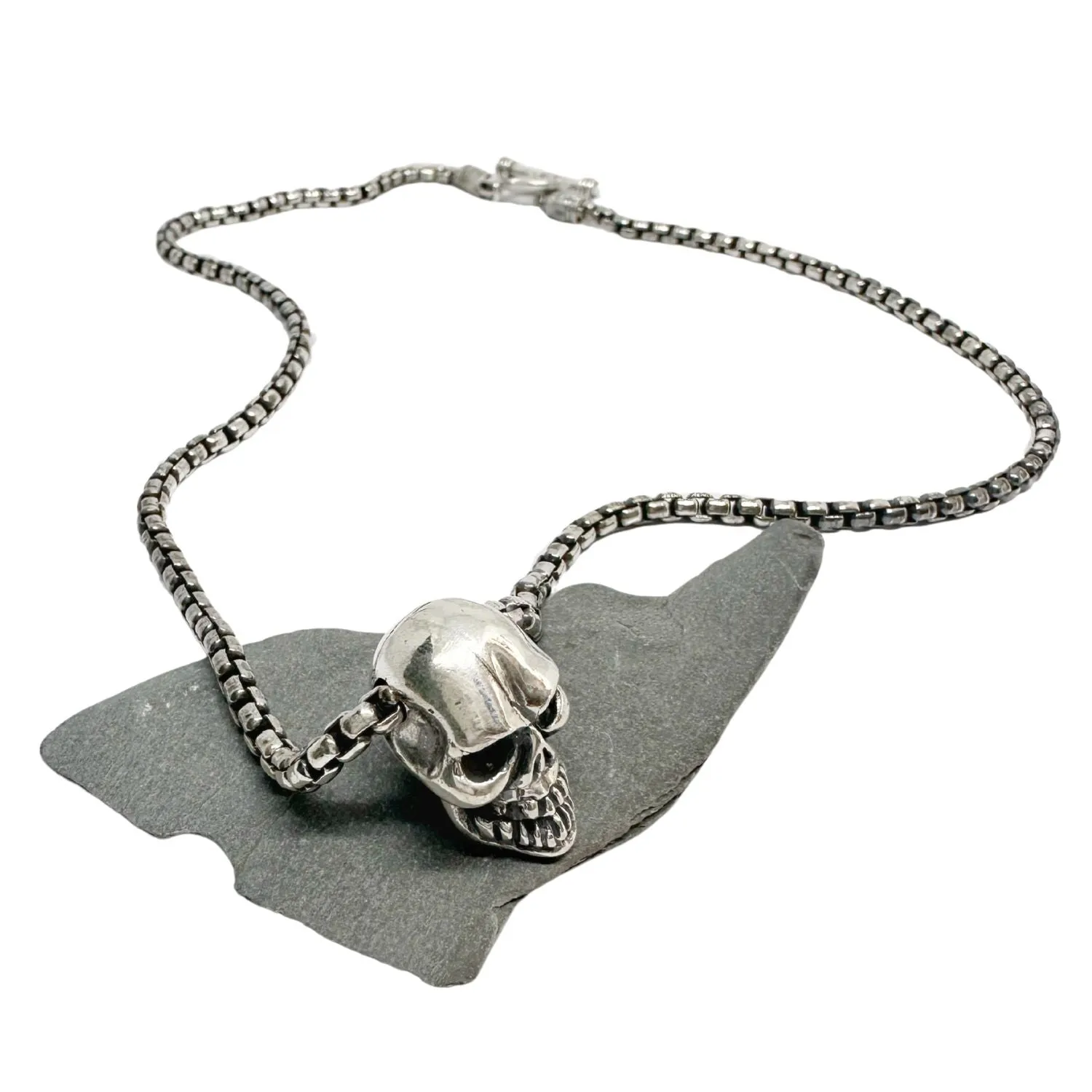 Skull Box Chain T-Bar