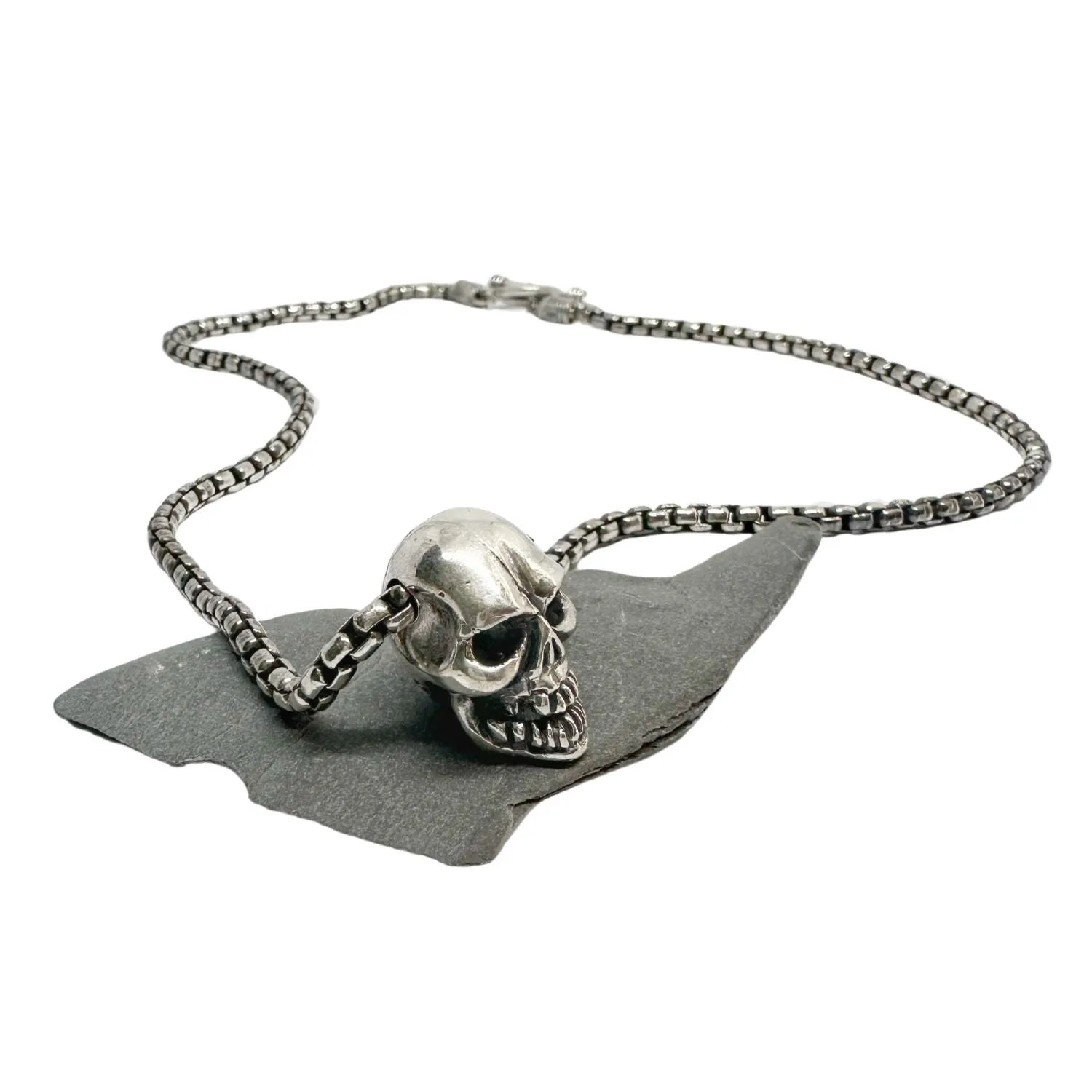Skull Box Chain T-Bar