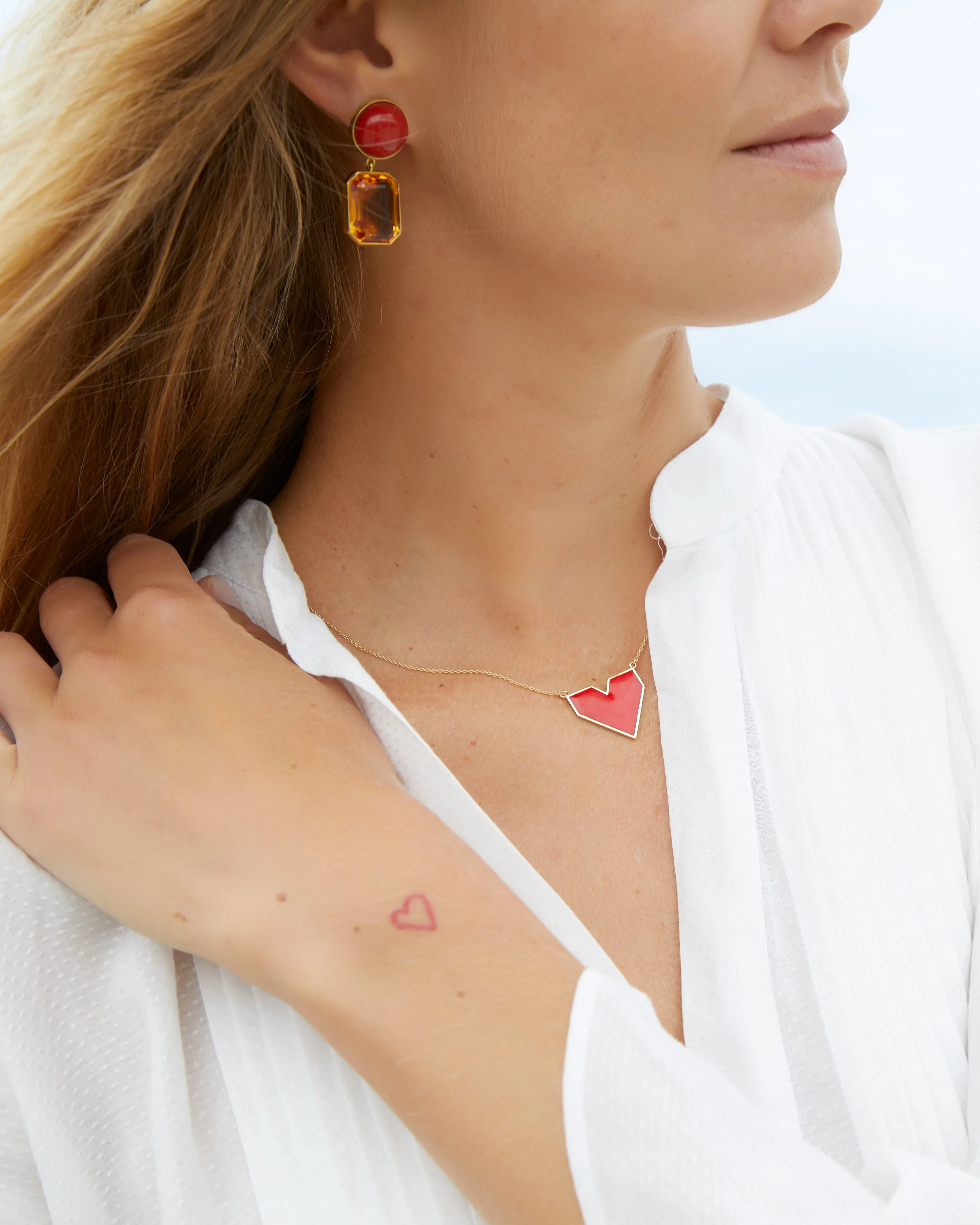 Yellow gold earrings with coral and citrine pendants